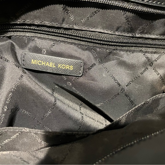 Michael Kors Gilly Large Tote Black Like NEW - Picture 8 of 12